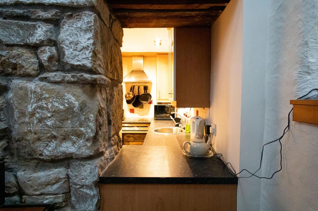 2 Bedroom Characterful Semi-Detached House, Enviably Located With Balcony And Terrace セント・アンドルーズ エクステリア 写真