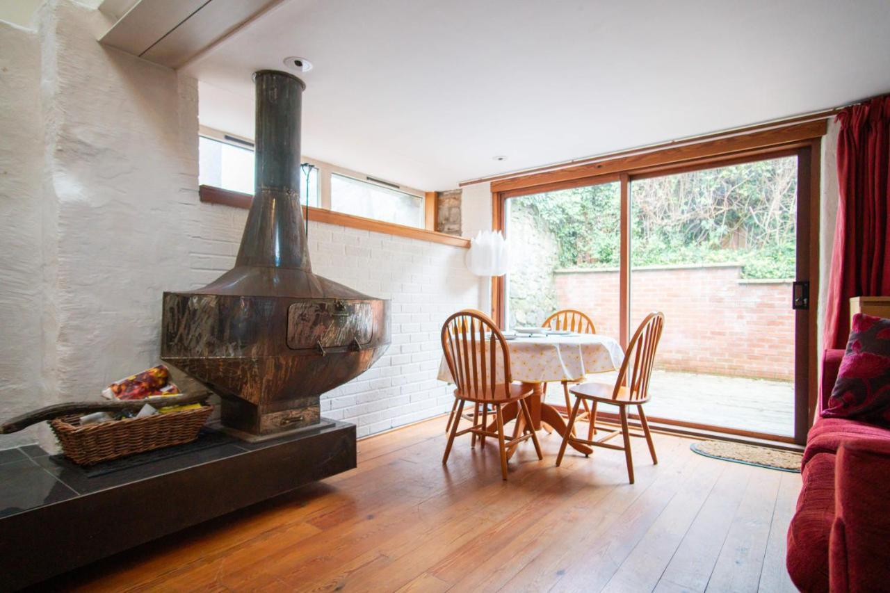 2 Bedroom Characterful Semi-Detached House, Enviably Located With Balcony And Terrace セント・アンドルーズ エクステリア 写真